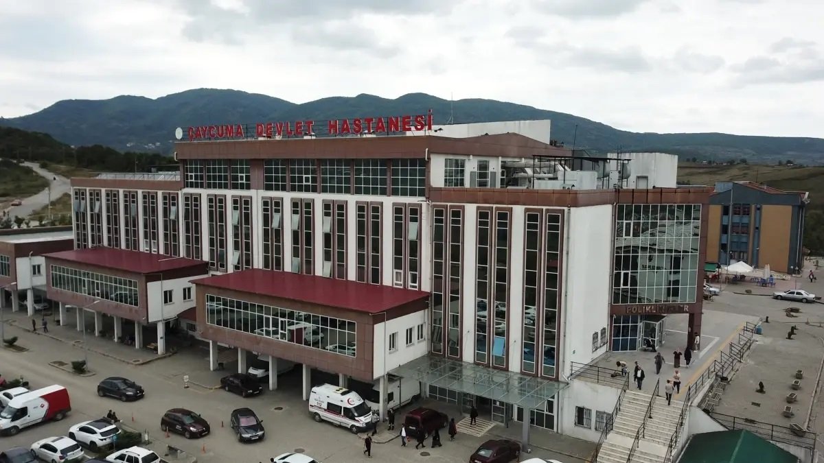 Zonguldak Çaycuma’da 16 yaşındaki çocuk, ağrı şikayetiyle gittiği hastanede doğum yaptı